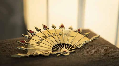 《热血合击》联名广东非遗工艺打造道士最强武器
